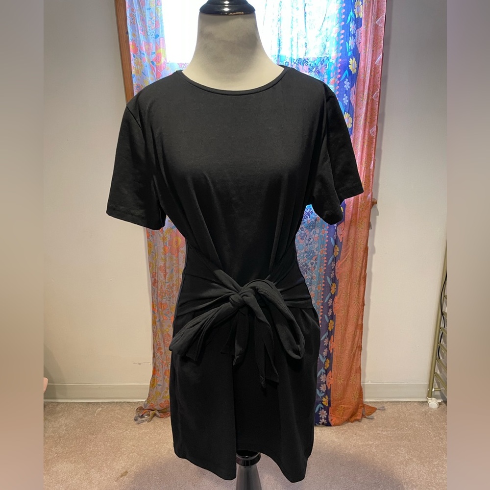 Boohoo tie front body-con dress